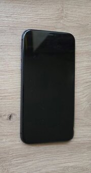 Apple 11 Levně - kosmetická vada