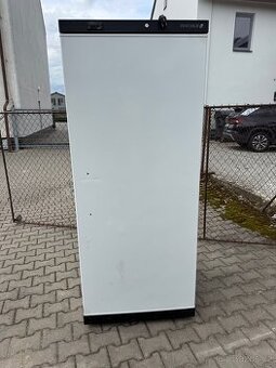 Chladicí skříň Tefcold UR600 - na přepravky