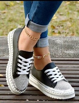 Černostříbrné botky vel. 38