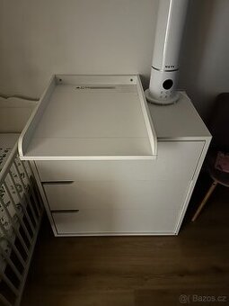 Dětská komoda s přebalovacím pultem