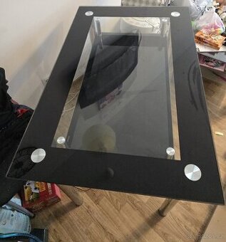 Prodám jídelní stůl - SPĚCHÁ - jen 800 Kč