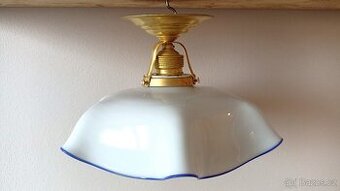 Repasovaný stropní lustr s mosaznou stropnicí