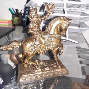 Jezdkyně se sokolem - soška kov Československo