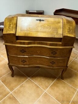 Starožitný sekretář / psací komoda – intarzie, krásná patina