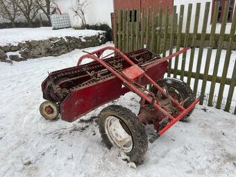 ROTAX - samohybný obraceč sena