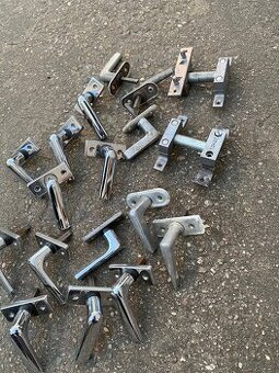 Kliky a. panty k starším oknům