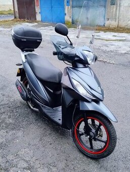 Pěkný skútr Suzuki address, vyhřívané rukojeti