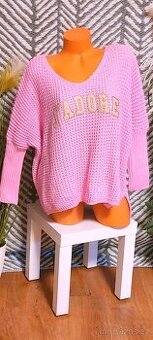 LUXUSNÍ RŮŽOVÝ SVETR SE ZLATÝM NÁPISEM - CROP TOP - ONE SIZE