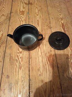 Plechová smaltovaná konvice