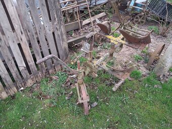 Historické zemědělské stroje