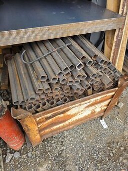 Profily, jekly 40x40x5 délka cca 40 cm