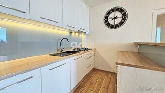 Zrekonstruovaný byt se 2 lodžiemi, Bělský Les