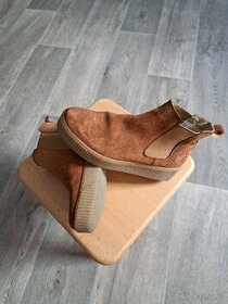 Krásné kožené kotníkové boty Tamaris - 1