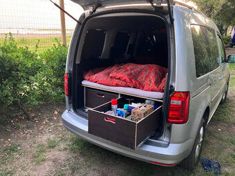 Vestavba do VW Caddy - krátká verze