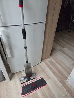 Mop s rozprašovačem a nádstavcem na umývání oken Brno