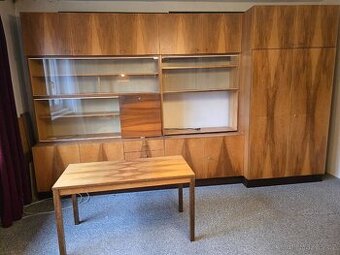 Obývací stěna - velice zachovalá - můžu poslat det. fotky