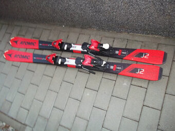 uniorské carvingové lyže Atomic 140 cm