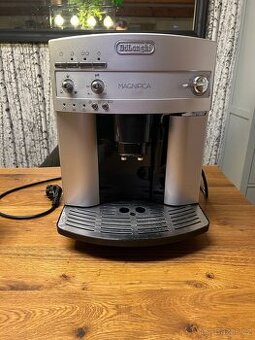 Automatický kávovar Delonghi Magnifica