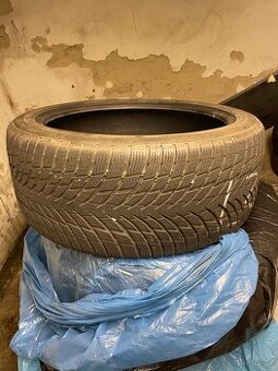 235/40R19 zimní Nokian Tyres