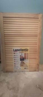 Lamelové dveře otevřené, borovice