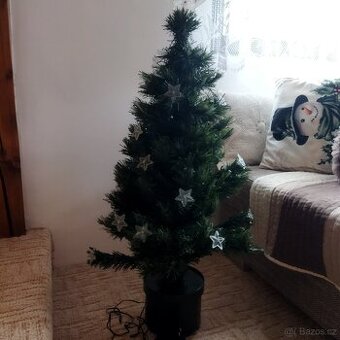 Umělý vánoční stromek
