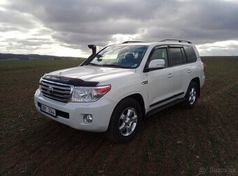 Toyota Land Cruiser 200 najeto 62 tis km
