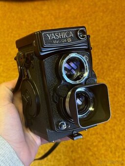 Yashica Mat 124G