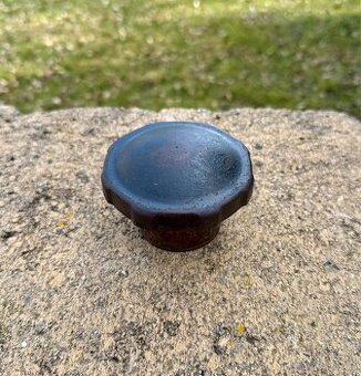 Jawa 250 350 perak, kyvacka pulbuben - víčko s odmerkou