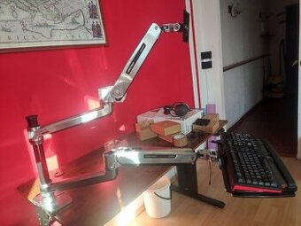 Držák pro monitor a klavesnice levně