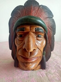 Dřevěná hlava Indiána ručně vyřezávané