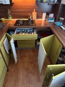 Vestavěná kuchyně od truhláře