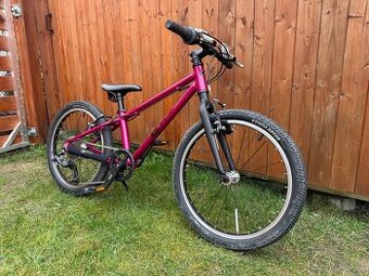 Lehké dětské kolo Kubikes 20 – TOP stav, ideální pro holku