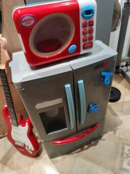 lednička,mikrovlnka,kytara