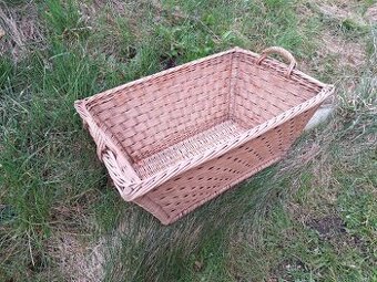 Proutěný koš