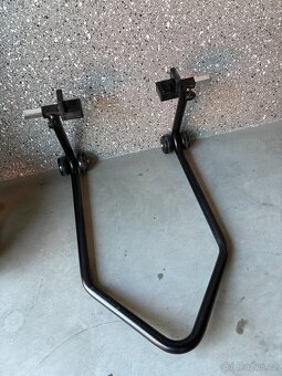 Stojan na motorku zn. LAMPA na motocykl – nový, v záruce