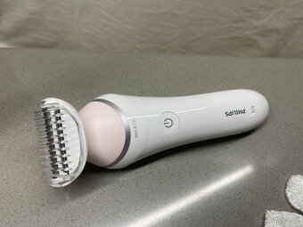 Nový dámský holící strojek Philips SatinShave Series 8000 We