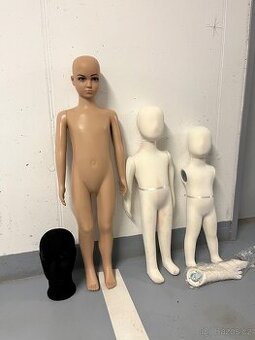 Tři dětské figuríny