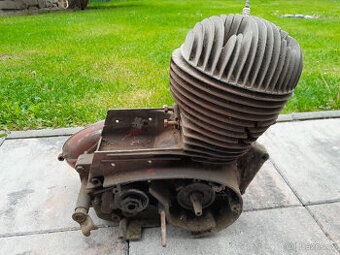 Motocyklový motor JAWA s karburátorem - 1