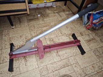Řezačka na vinylové a laminátové podlahy