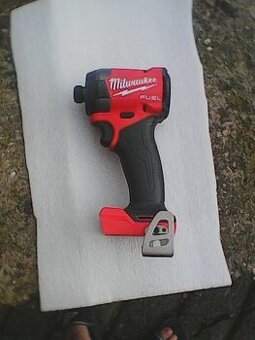 Milwaukee 2953-20 M18fid3 226Nm razovy utahovak 1/4 Hex