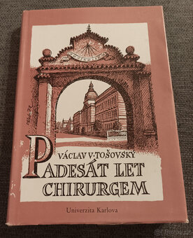 Různé starší knihy od historie až po básně