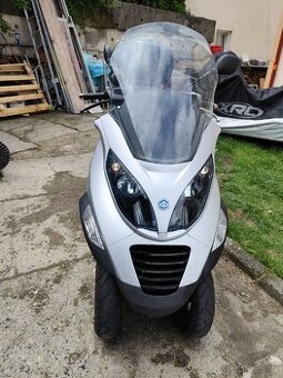 Piaggio mp3 250 stačí řidičský B