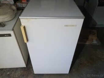 Retro lednice Calex