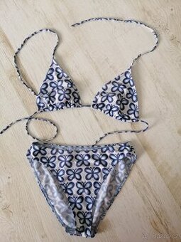Dvoudílné plavky, bikiny