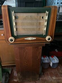 Historické radio Tesla