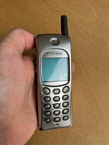 Philips Xenium 9@9