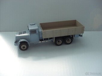 Model TATRA 111-valník 1:43