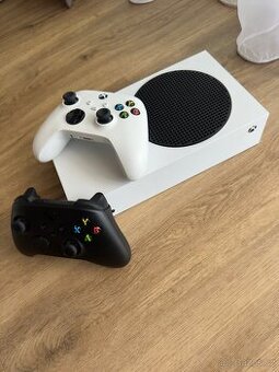 Xbox series S, 2 ovladace. - 1