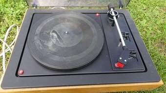 Gramofon tesla NC150