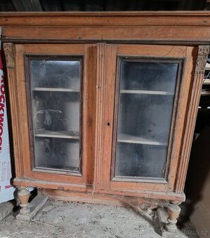 Kredenc vrchní díl , starožitný